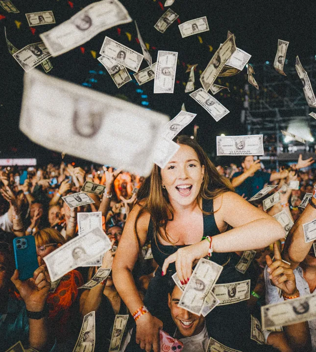 Make it rain — Strand Festival 2025. Photograph by Balázs Ladoczki.